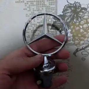 Знак Mercedes-benz