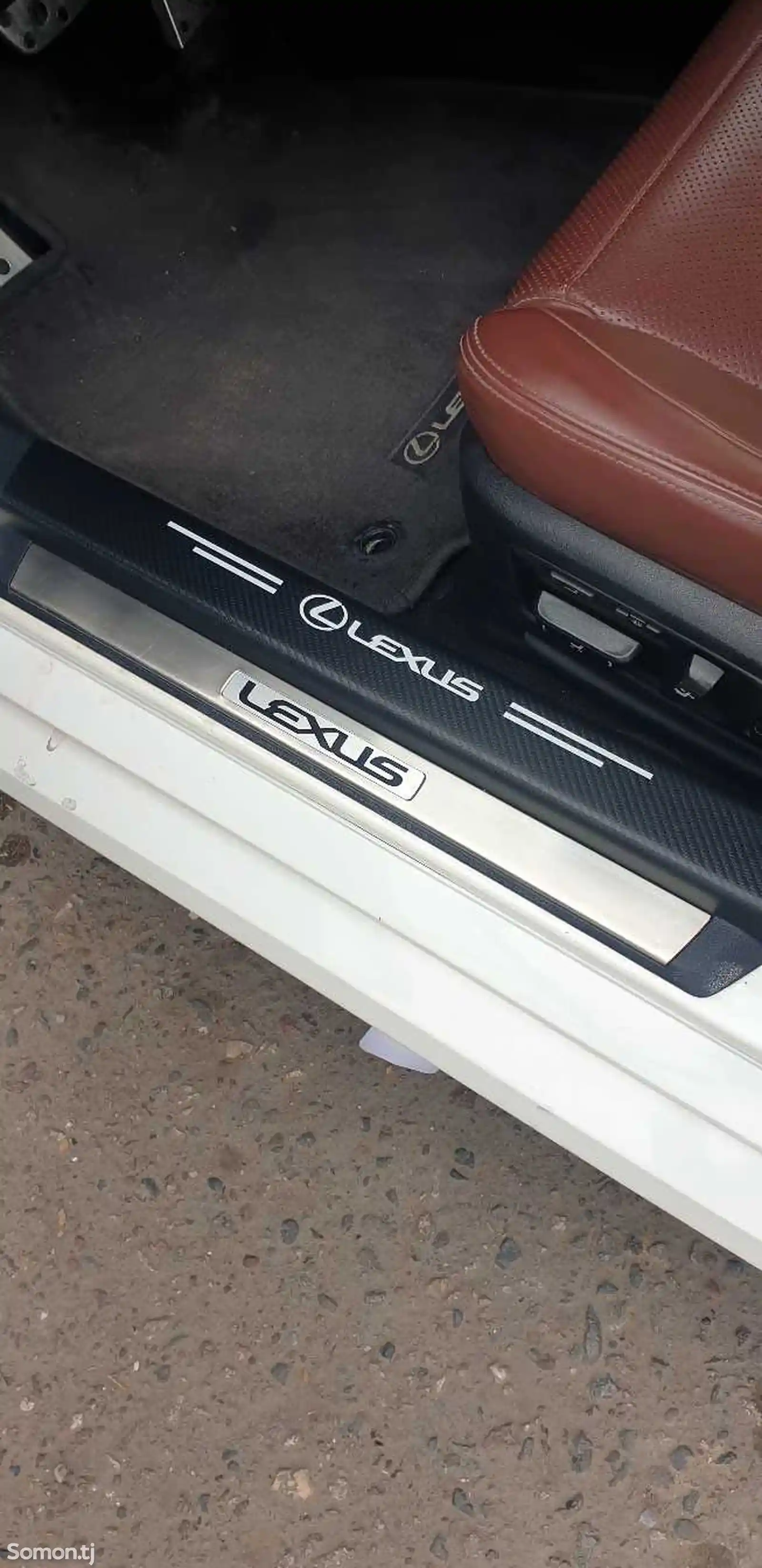 Защитная наклейка на порог Lexus-1