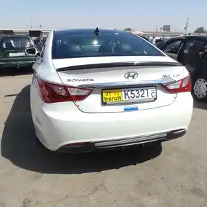 Hyundai Sonata, 2011