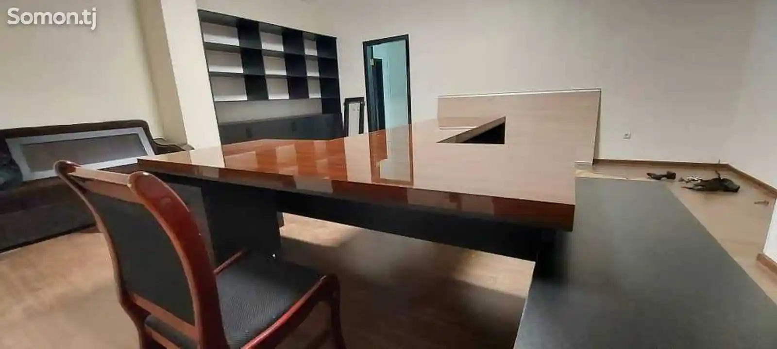 Офисный стол для руководителя-4
