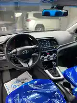 Hyundai Elantra, 2019-11