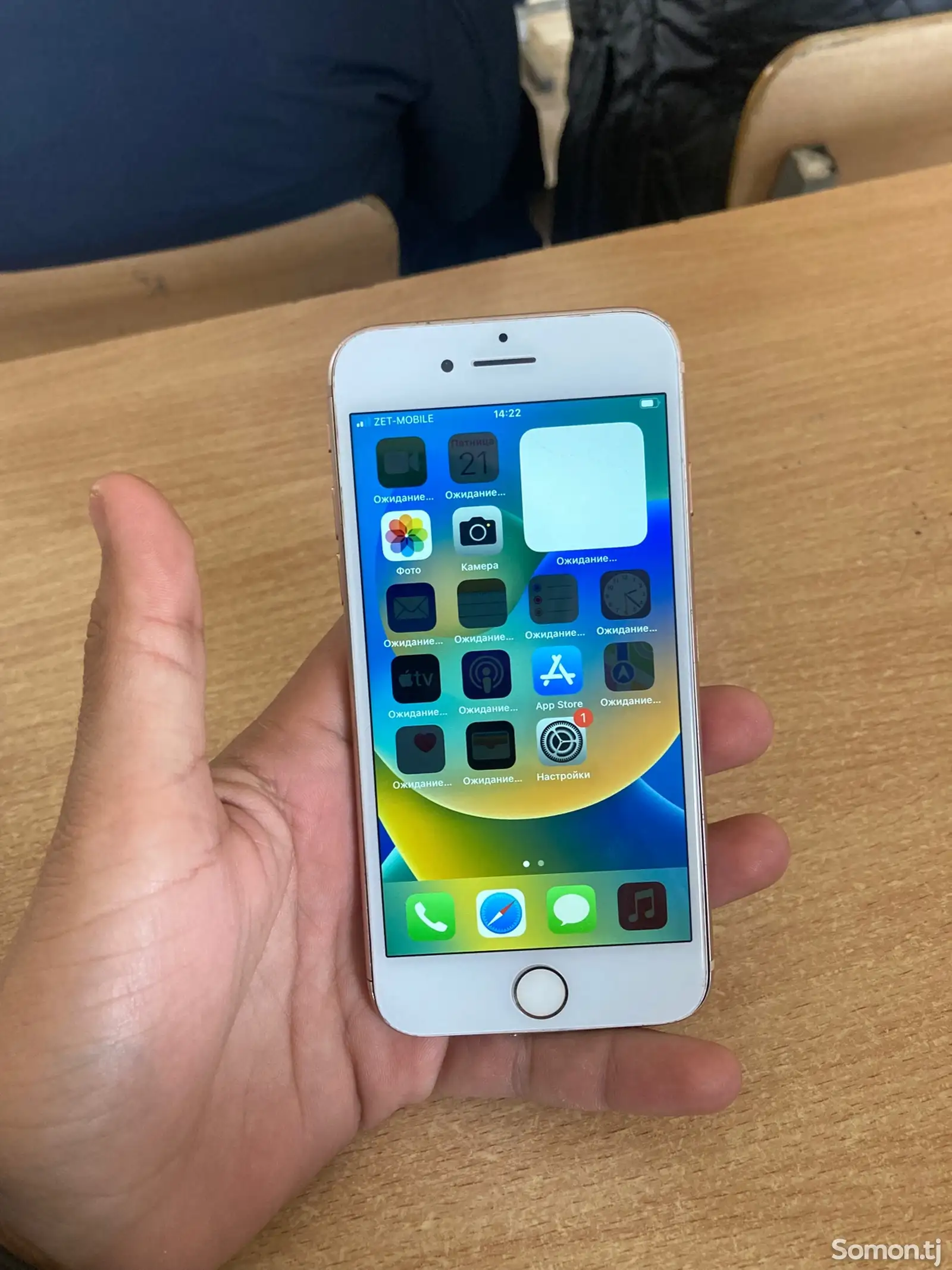 Apple iPhone 8, 256 gb, Gold-1