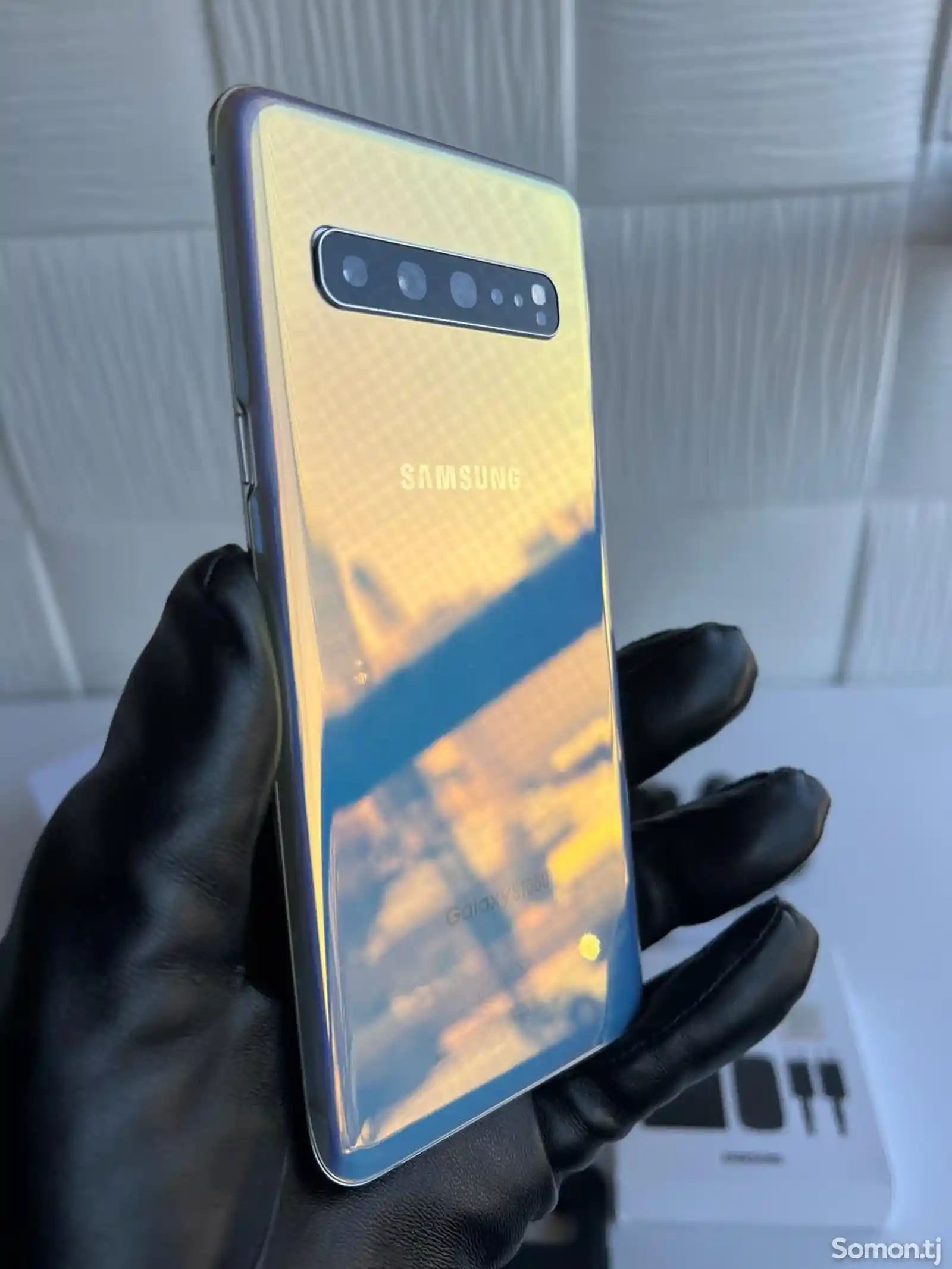 Samsung Galaxy S10+-3