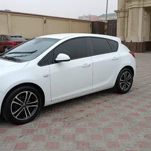 Opel Astra J, 2011