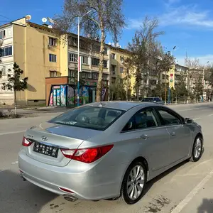 Hyundai Sonata, 2011