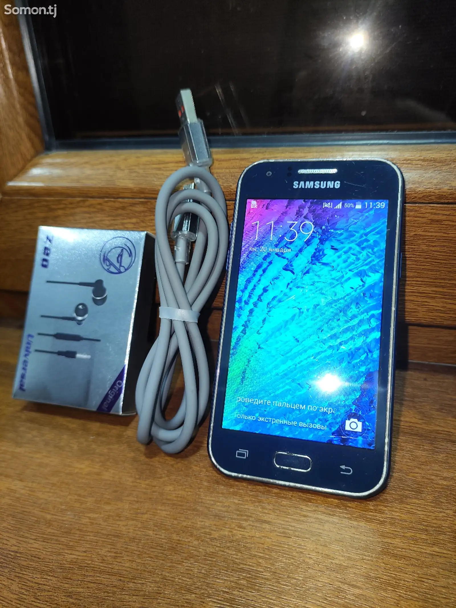 Samsung Galaxy J1-1