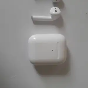 Наушники Airpods