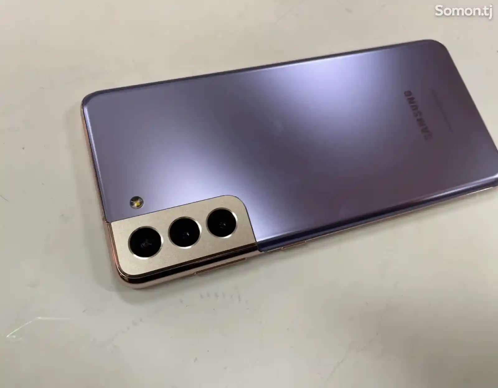 Samsung Galaxy S21 Plus-1