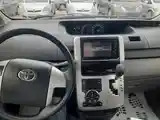 Toyota Voxy, 2011-4