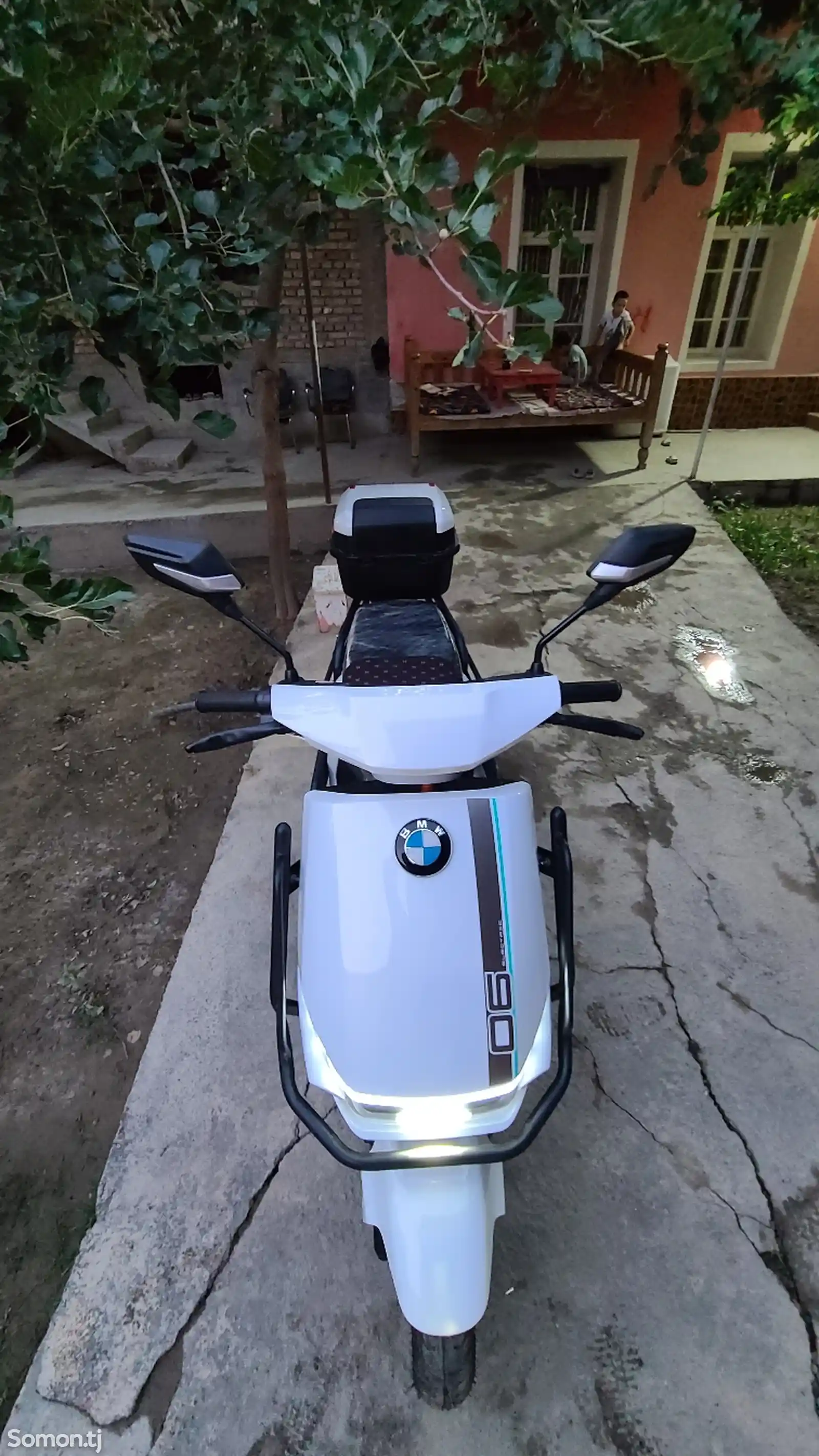 Скутер BMW-9
