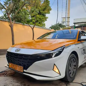 Hyundai Elantra, 2022