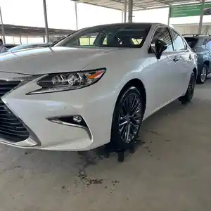 Lexus ES series, 2017