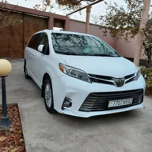 Toyota Sienna, 2015