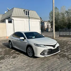 Toyota Camry, 2018