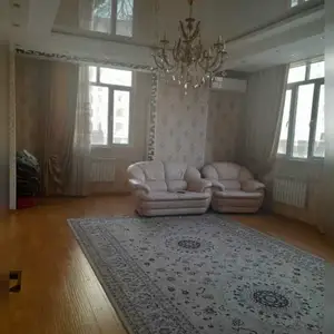 2-комн. квартира, 2 этаж, 76м², Дом Печати