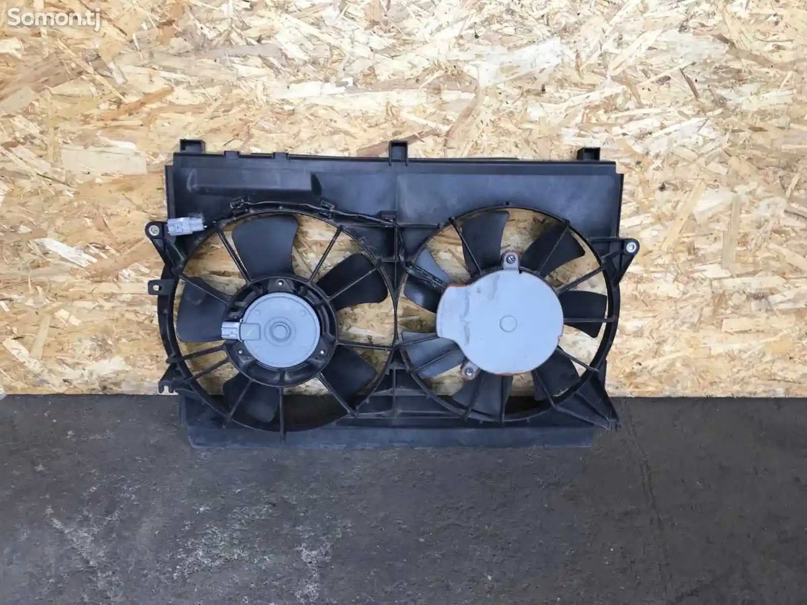 Вентилятор охлаждения двигателя Toyota Avensis-2