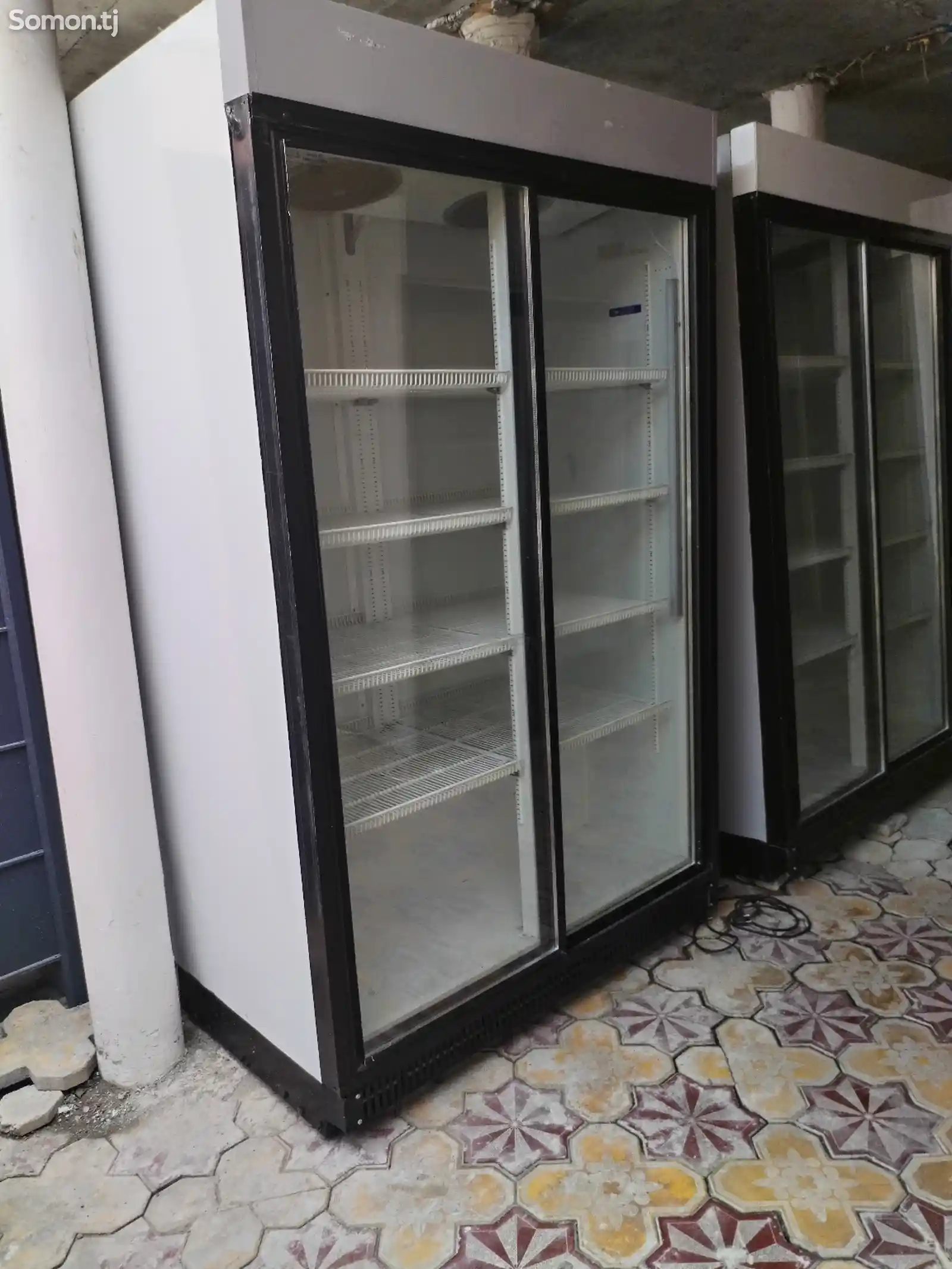 Холодильный шкаф FrigoGlass-1