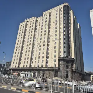 3-комн. квартира, 14 этаж, 117 м², 82мкр