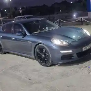 Porsche Panamera, 2016