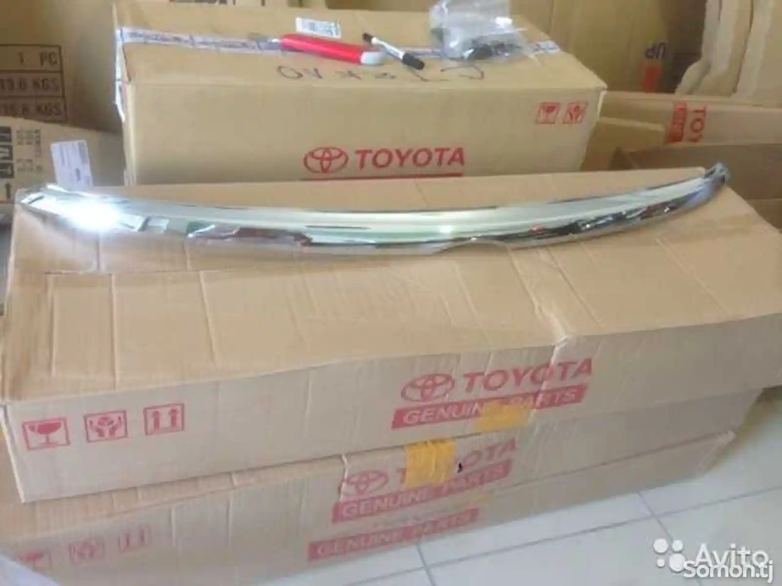 Хром капота Toyota Camry 5 2015-2017