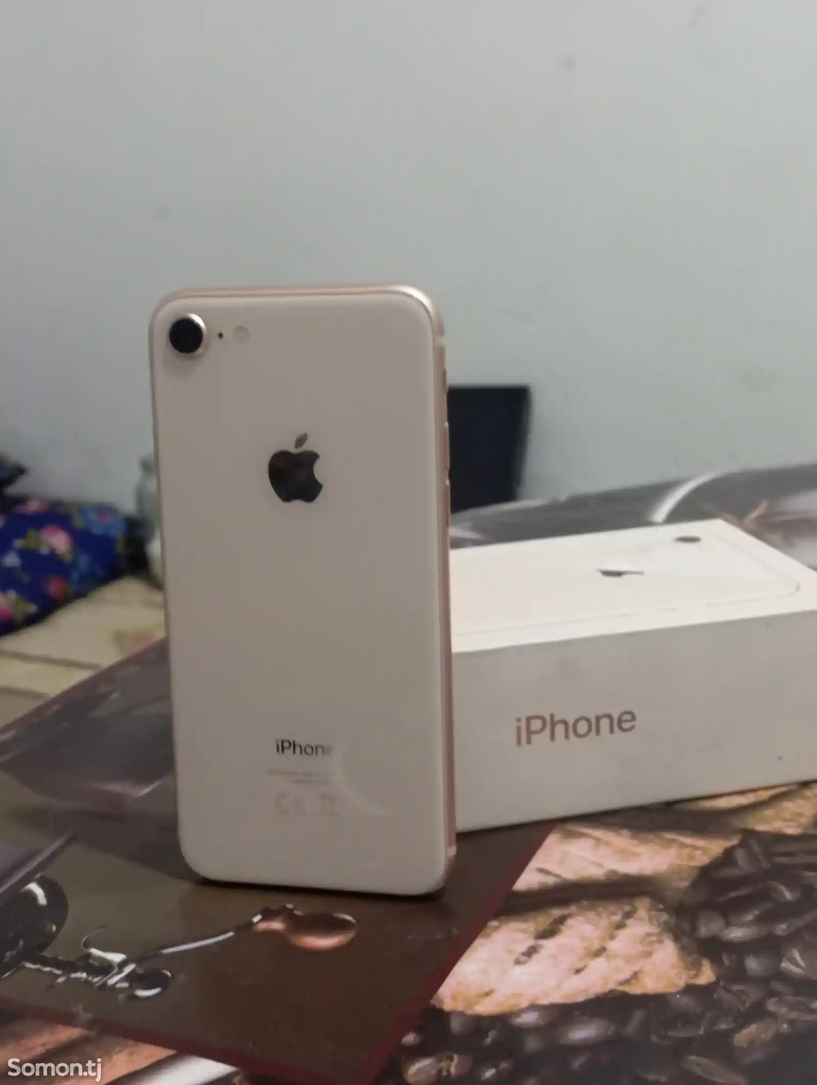 Apple iPhone 8, 64 gb, Gold-1