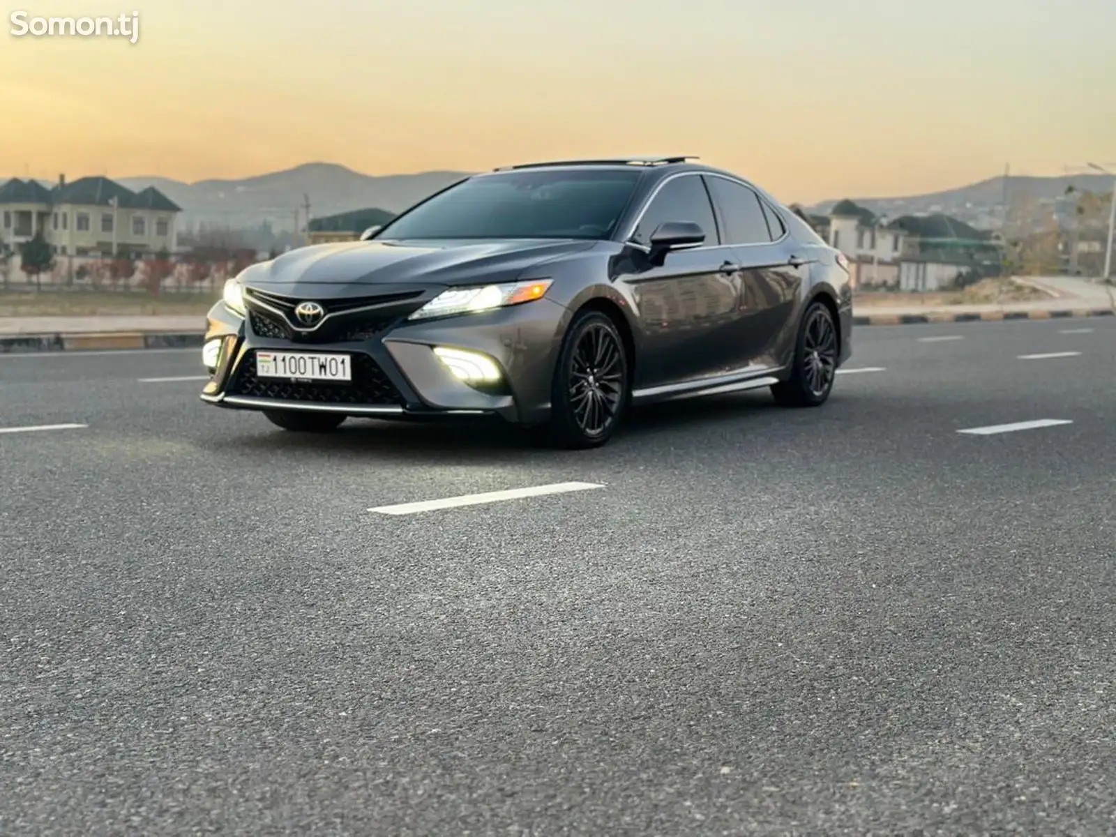 Toyota Camry, 2018-1