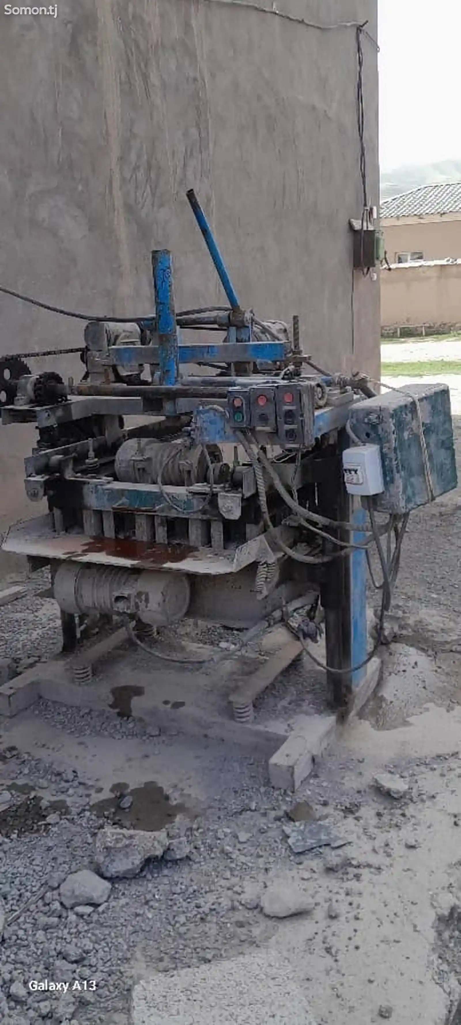 Аппарат для производства цементблоков-4