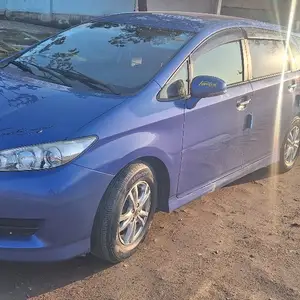 Toyota Wish, 2015