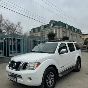 Nissan Pathfinder, 2010