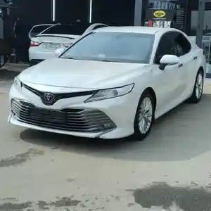 Toyota Camry, 2018