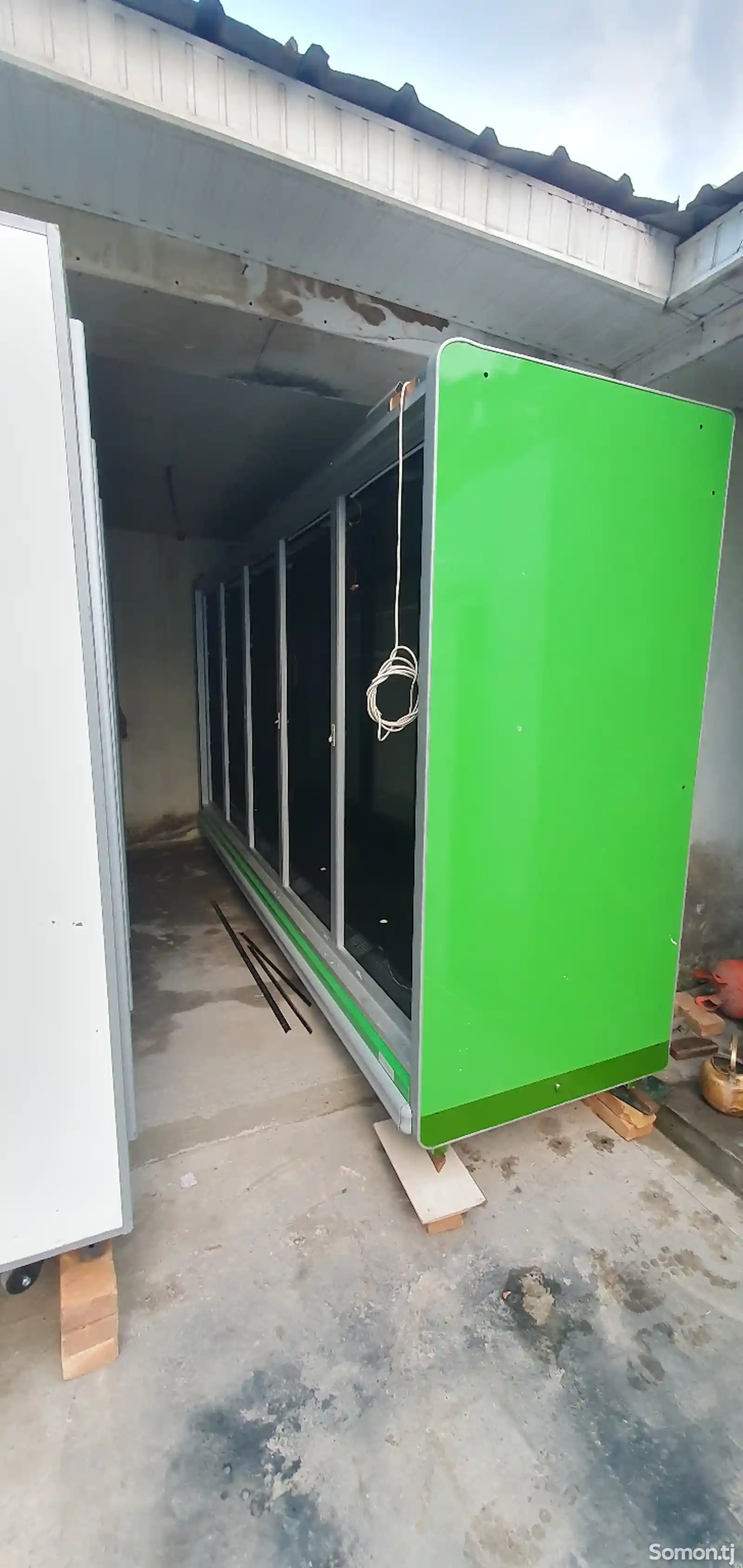 Витринный холодильник Arneg-1