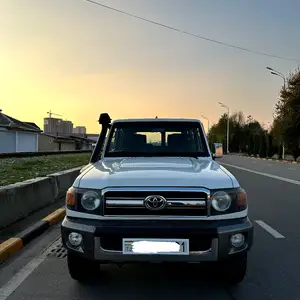 Toyota Land Cruiser, 2012