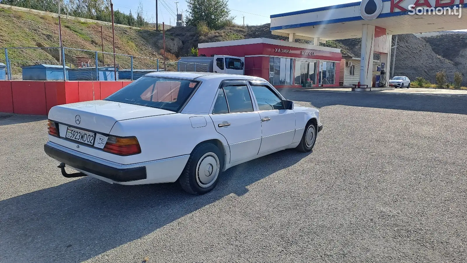 Mercedes-Benz W124, 1990-1