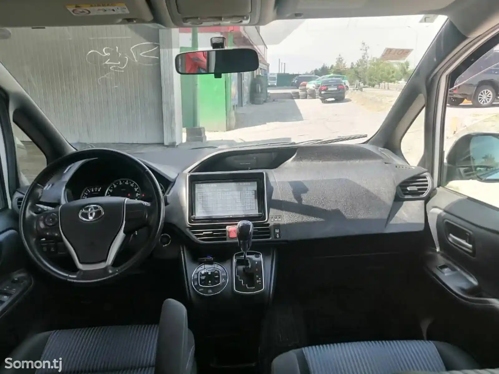 Toyota Voxy, 2014-11