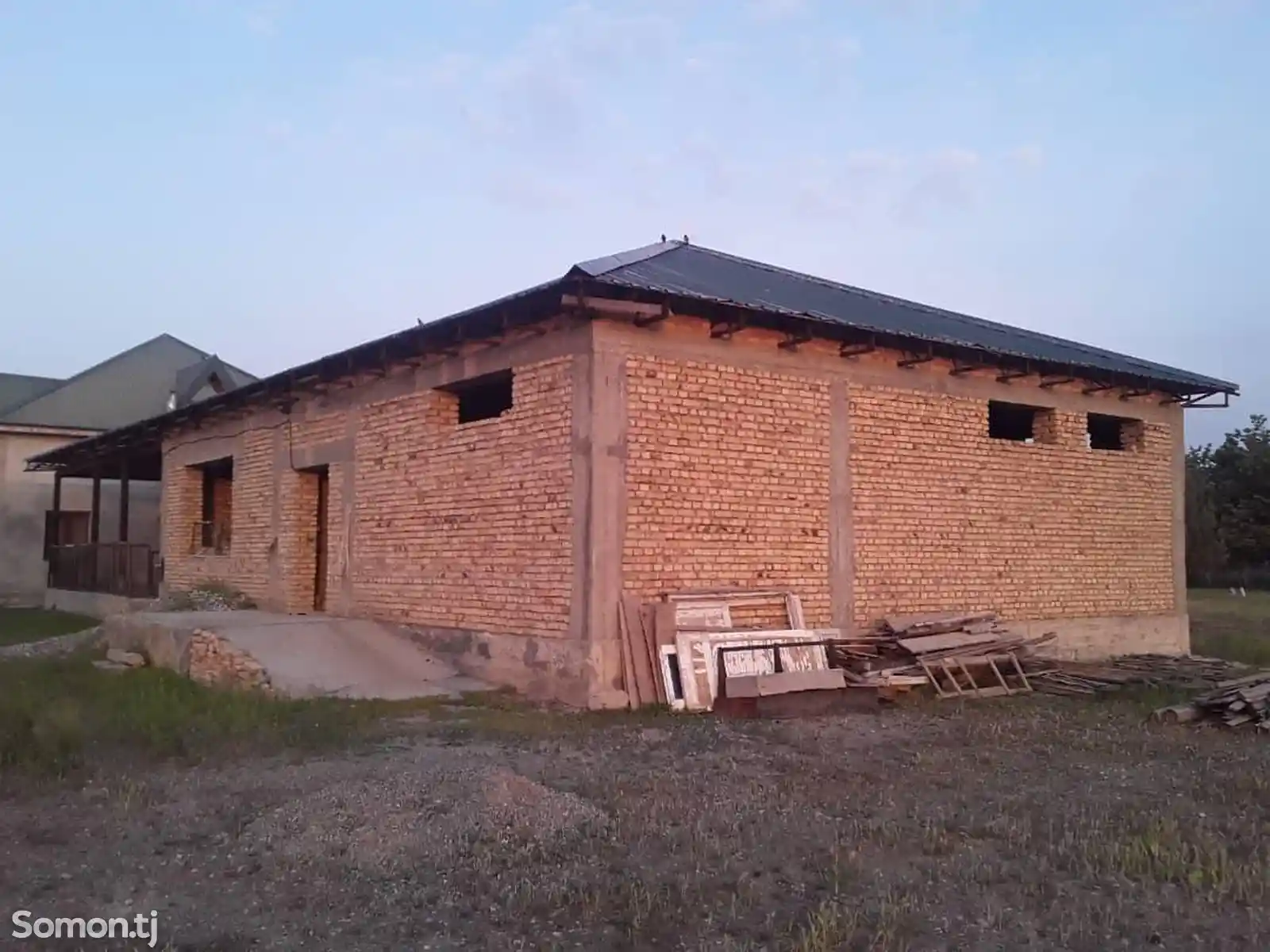Продажа постройки с земельным участком 400 сот.,поселок Дехмой-4