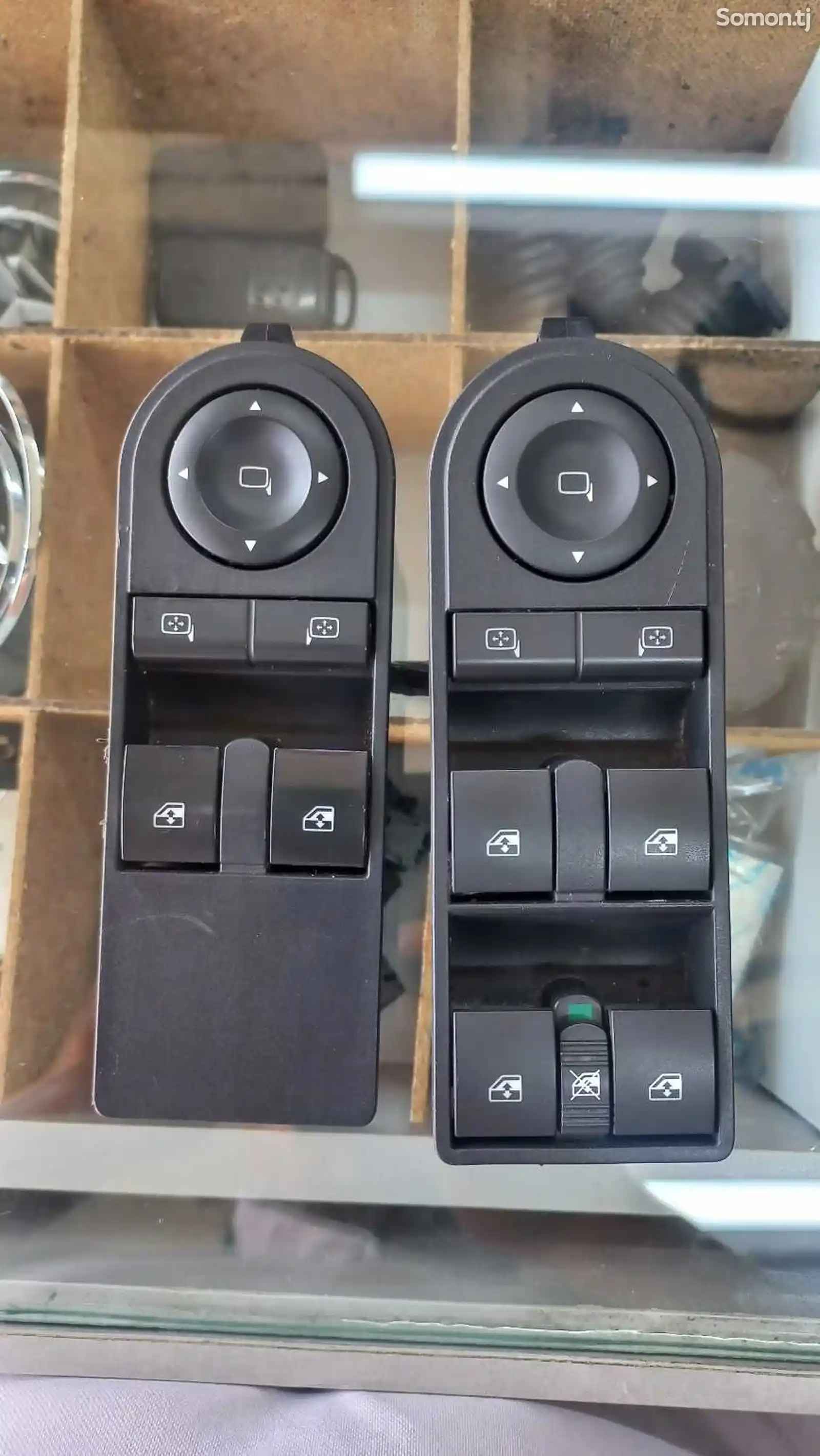 Кнопка стеклоподъёмников на Opel Astra H