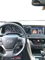 Hyundai Elantra, 2018-8