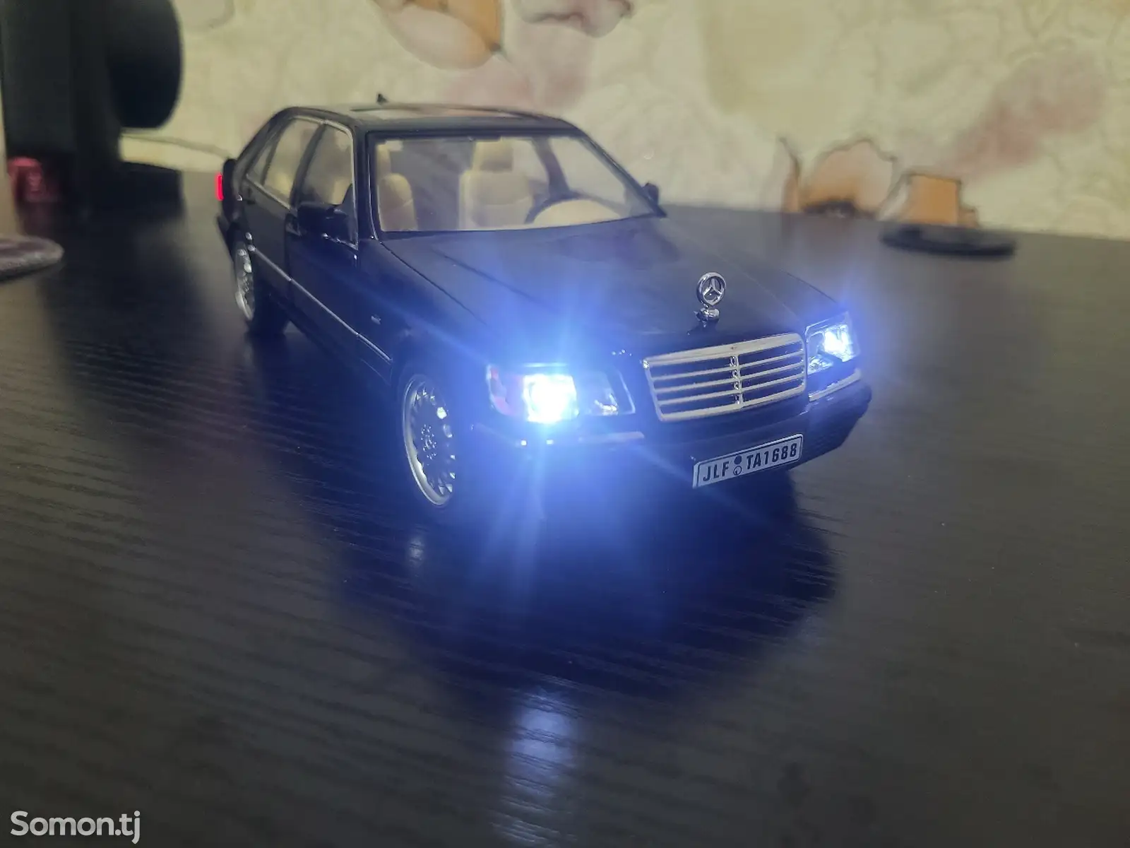 Детская машинка Mercedes Benz S600-1