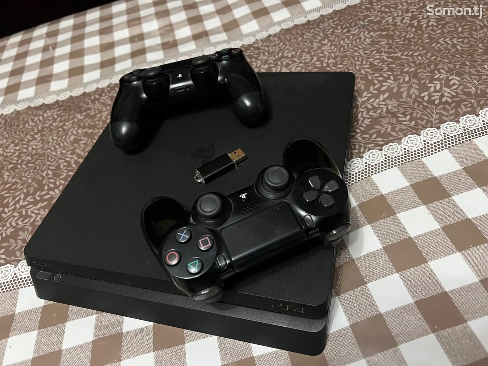 Игровая приставка Sony PlayStation 4-1