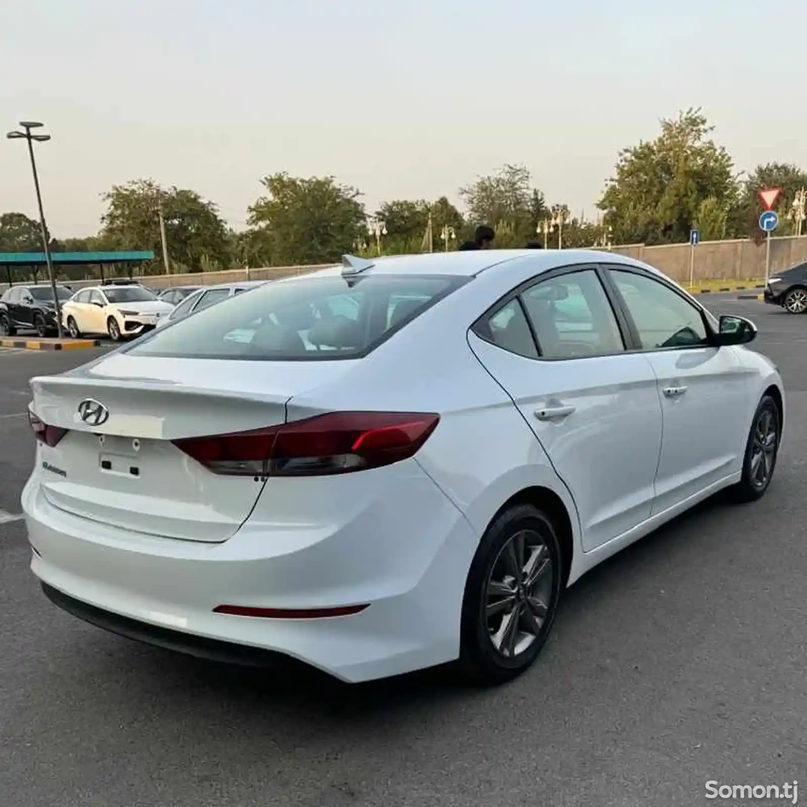 Hyundai Elantra, 2018-7