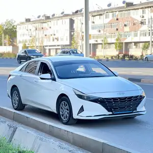 Hyundai Elantra, 2022