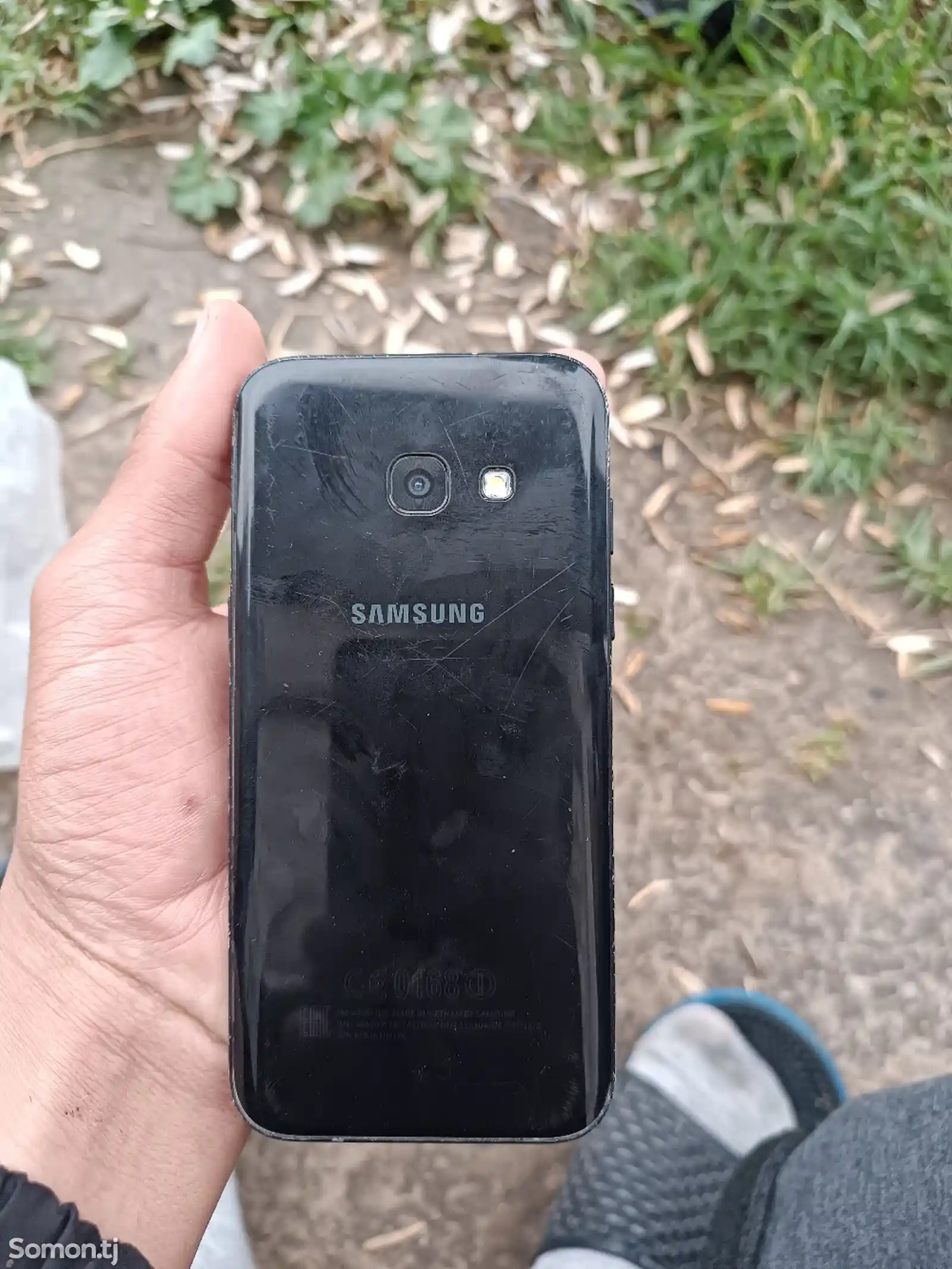 Samsung Galaxy A3 2017-1