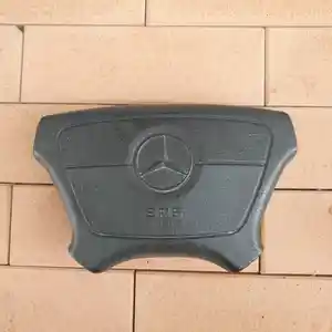 Подушка безопасности от Mercedes-Benz