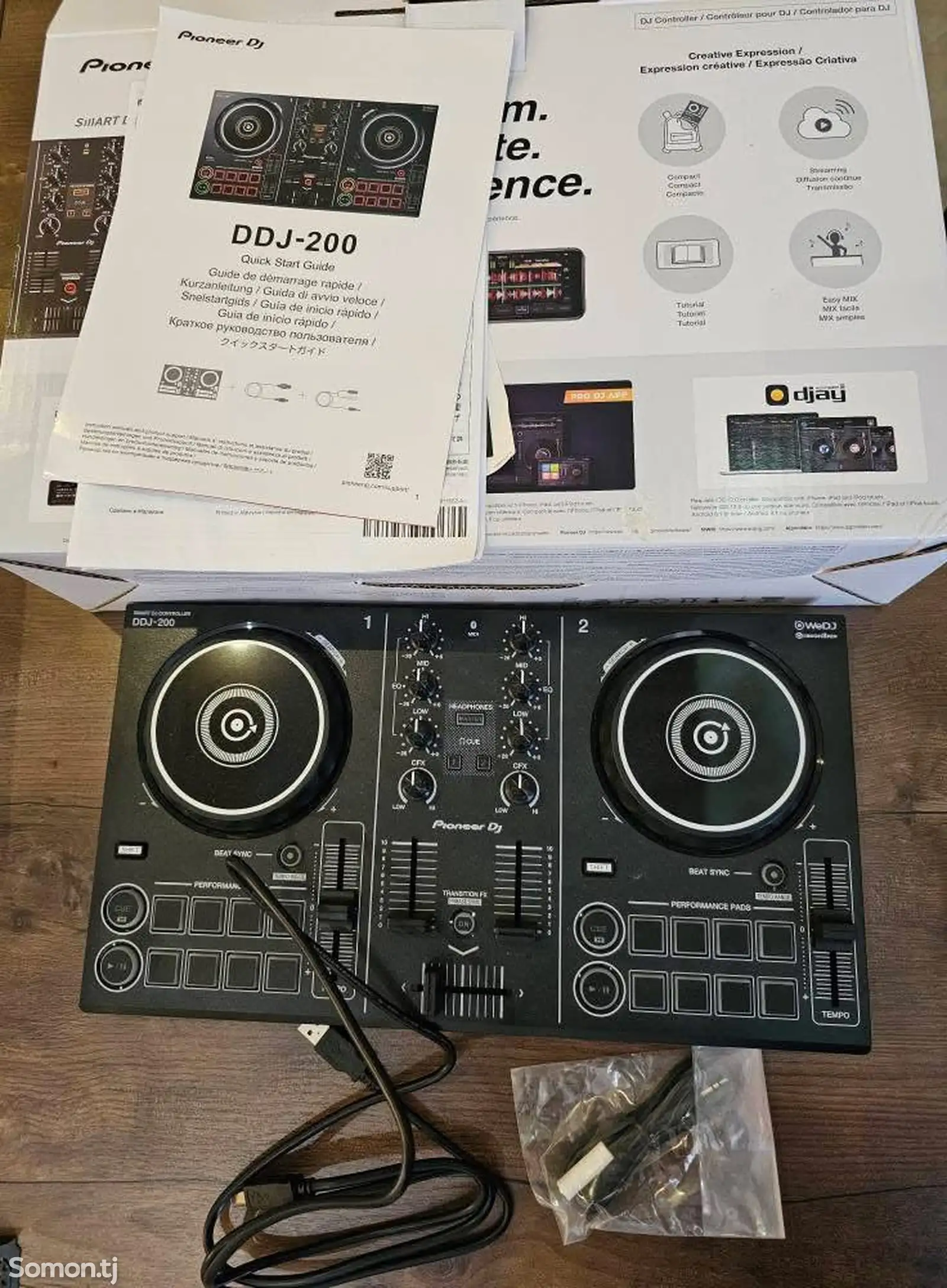 DJ пульт Pioneer DDJ-200-1