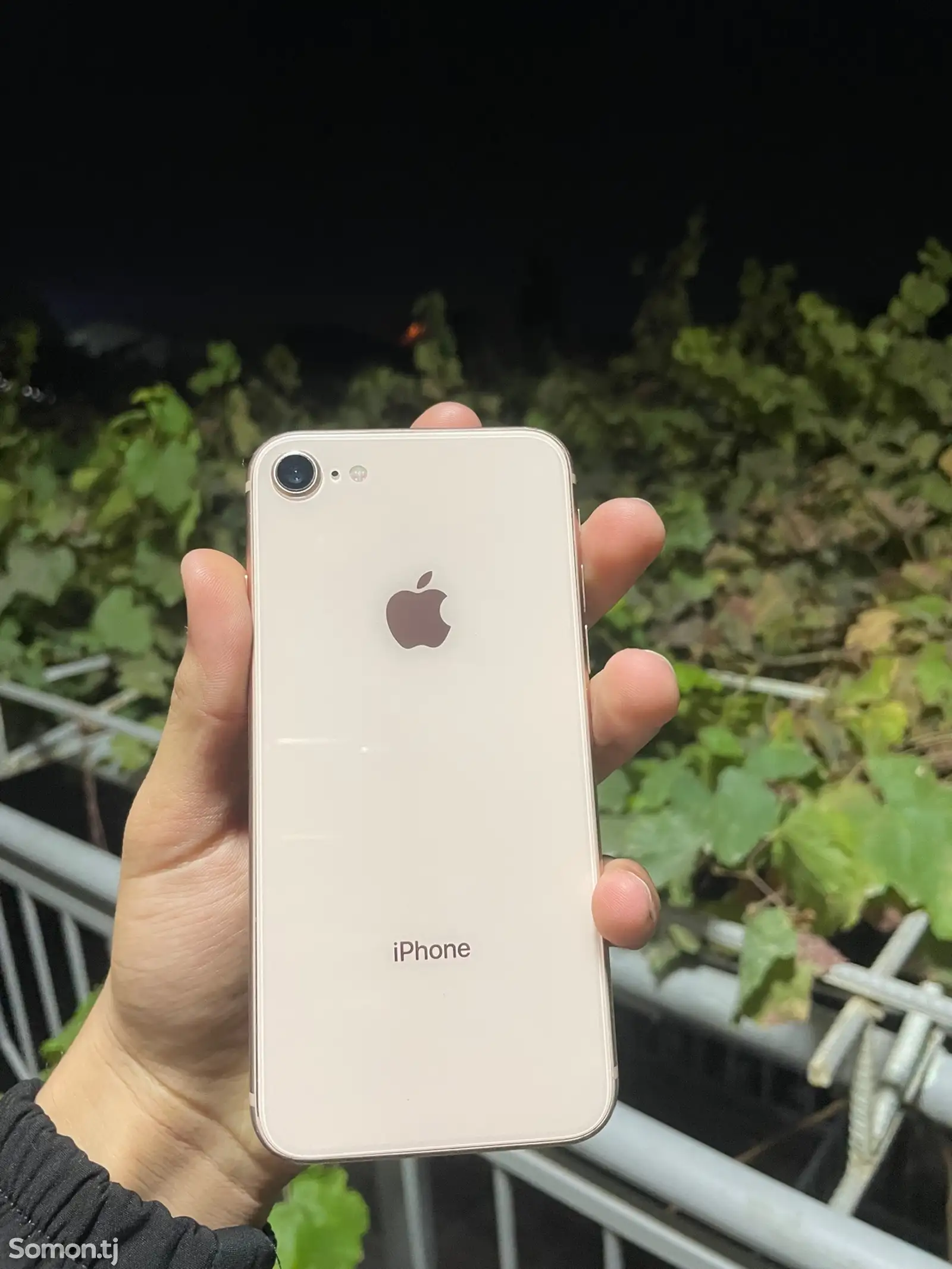 Apple iPhone 8, 64 gb, Gold-1