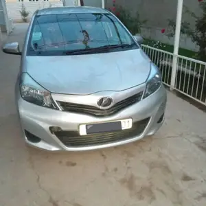 Toyota Vitz, 2012