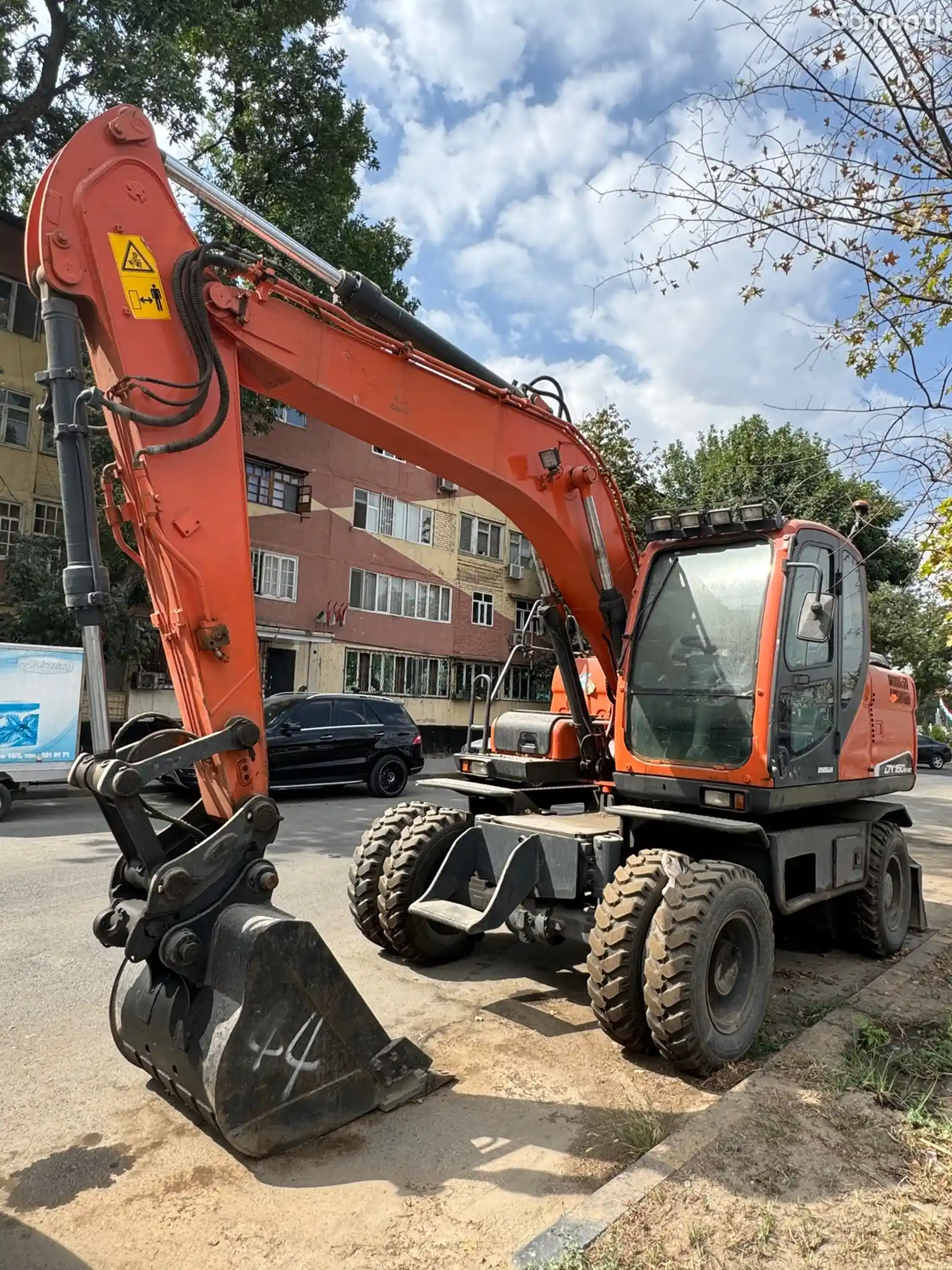 Экскаватор Doosan DX140W-3