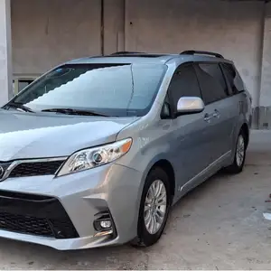 Toyota Sienna, 2015