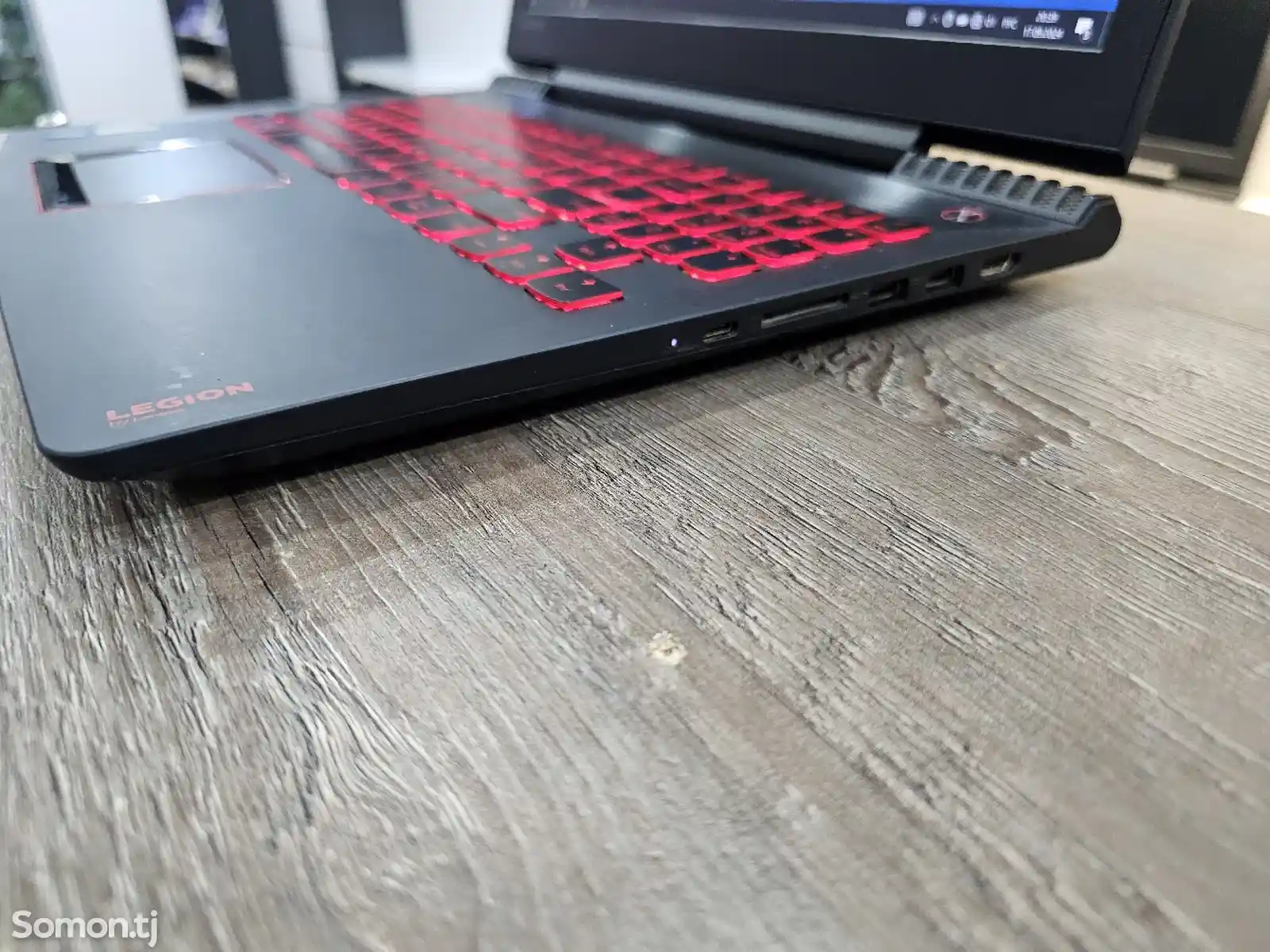 Ноутбук Lenovo Legion Core i7-7700HQ / 8GB / GTX 1050 2GB / SSD 512GB-5