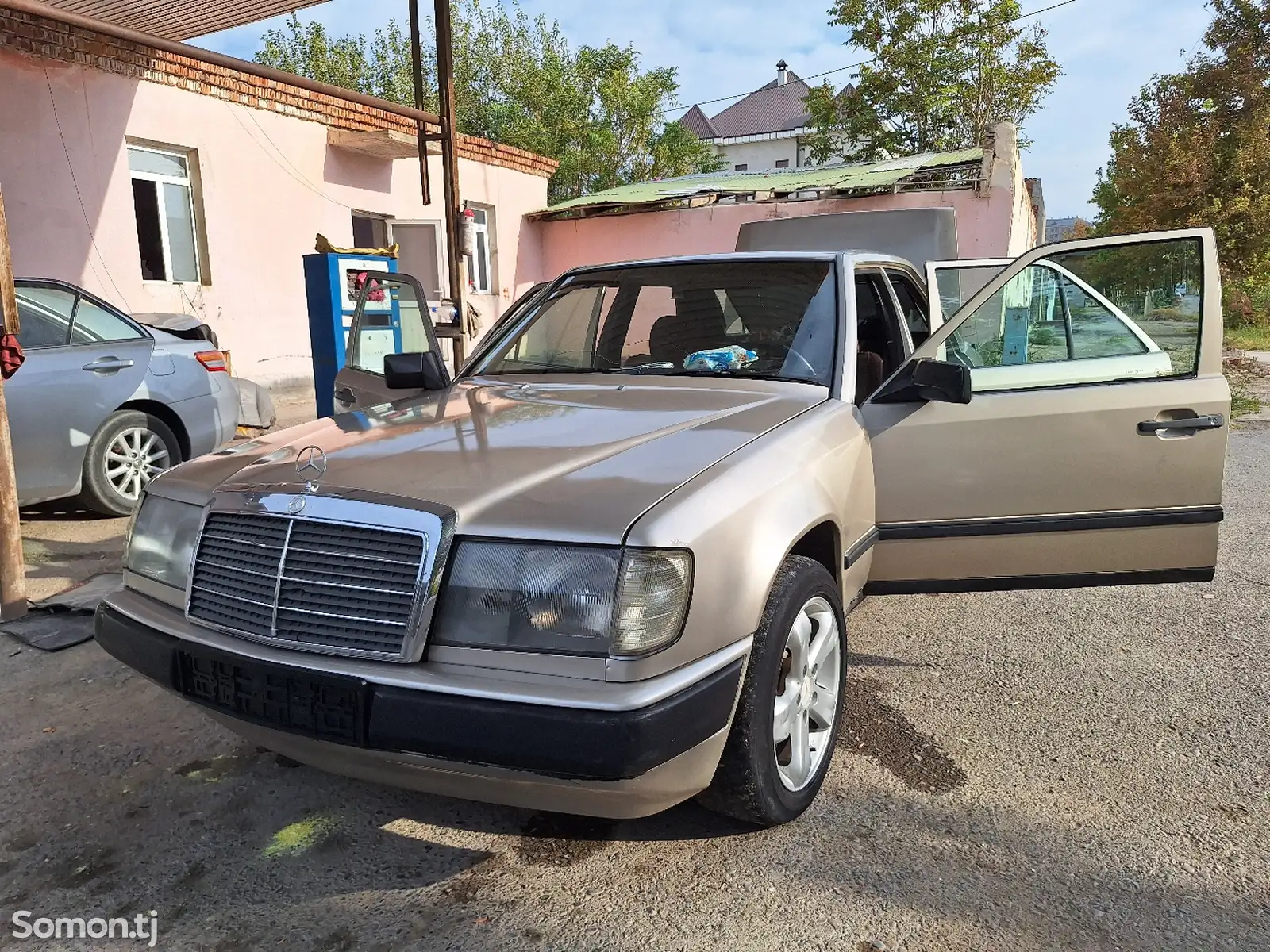 Mercedes-Benz W124, 1989-7